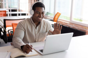 Curso MOPP online para transporte de produtos perigosos no Paraná, com certificação válida, suporte completo e aprendizagem prática e segura em casa.